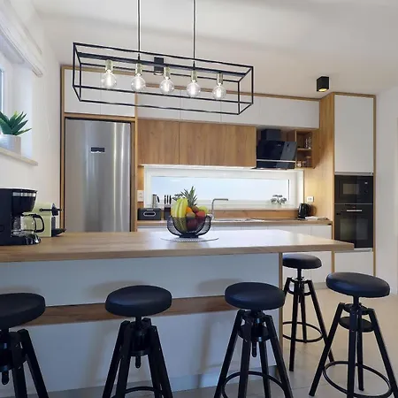 Toja * مالينسكا