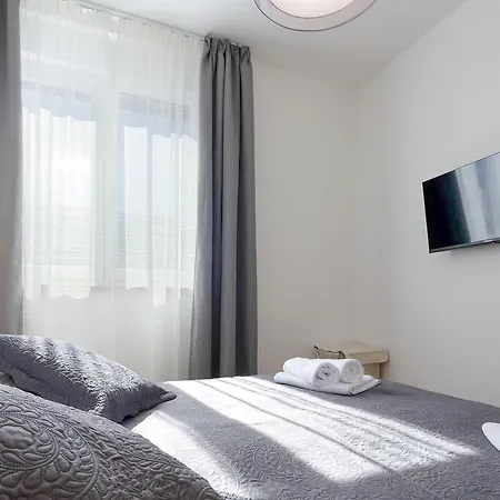 Toja * مالينسكا